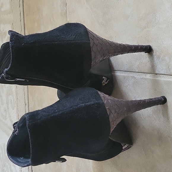 STUART WEITZMAN Platform Suede Bootie Size 7.5 - Picture 4 of 11